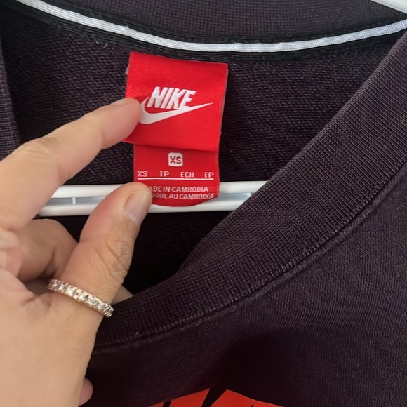 Nike Air Oversized Sweater (Duplicate) - Picture 4 of 7